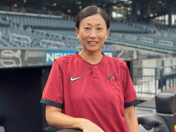 MLB日本人初の女性トレーナーがワールドシリーズに！ ダイヤモンドバックス谷沢順子を元ヤクルトのマクガフも絶賛「神経系の治療は彼女が一番うまい」＜Number Web＞ photograph by Ayako Oikawa