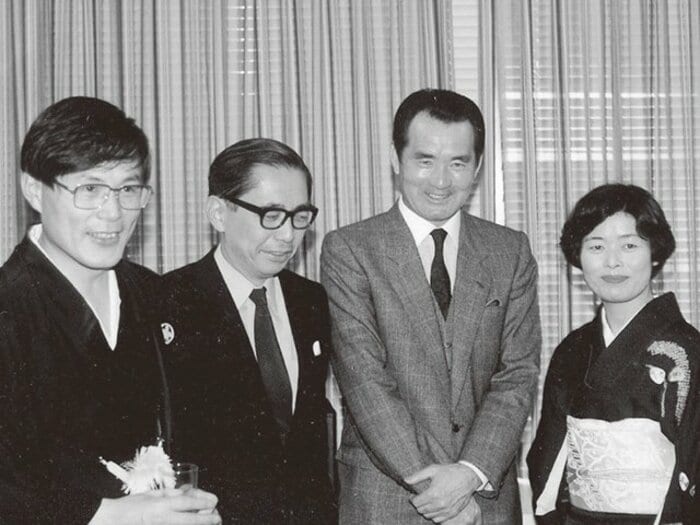 “将棋めし”の元祖、鳥取砂丘以外でも全裸、長嶋茂雄と大の仲良し… “49歳で最年長名人獲得”の米長邦雄伝説が濃すぎる＜Number Web＞ photograph by Noboru Tamaru