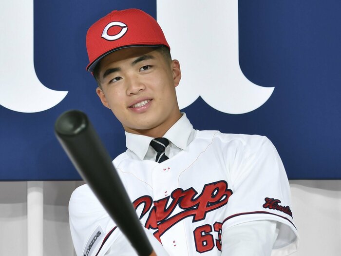 プロ野球《二軍キャンプ》で見つけた“無名の逸材候補”たち…鷹「勝負の4年目スラッガー」、燕「先輩打者を圧倒のルーキー」、鯉「二軍の4番打者」＜Number Web＞ photograph by KYODO