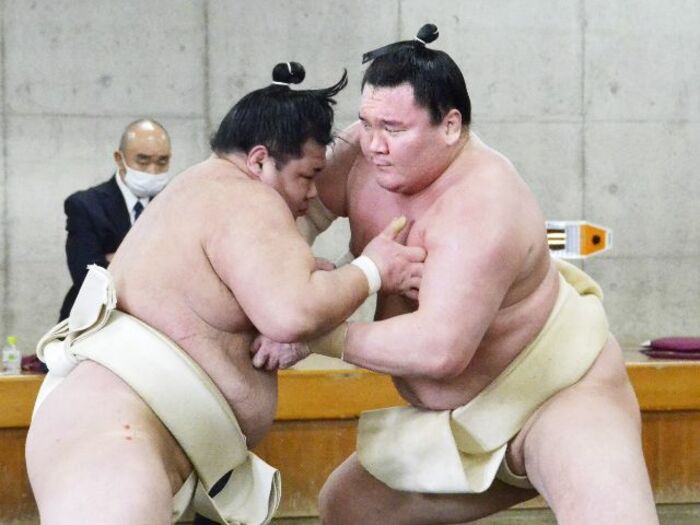 「四股が踏めない」鶴竜の今後は？ 春場所「本命」は36歳白鵬か…「対抗」は“3人の大関”よりも“復活劇”狙う照ノ富士？＜Number Web＞ photograph by KYODO