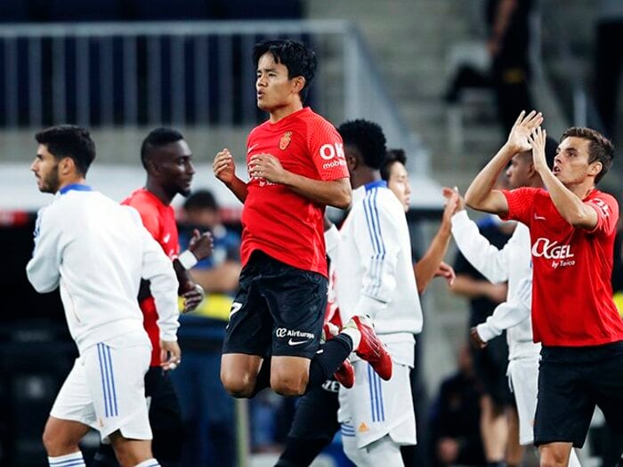 「タケフサ・クボ」のアナウンスにレアル本拠地は期待の拍手…負傷も久保建英とライバルが見せたハイクオリティ〈激写〉＜Number Web＞ photograph by Daisuke Nakashima