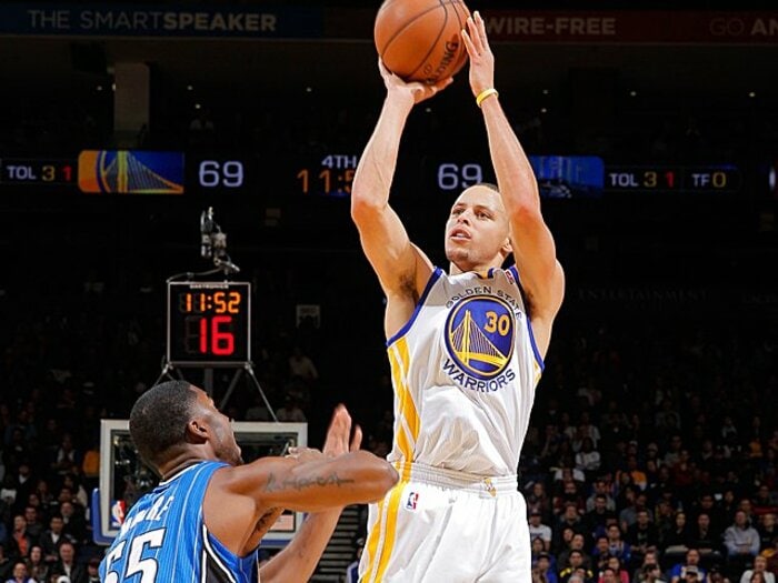 復活した若きリーダーが弱小ウォリアーズを変える。～NBA屈指のシューター、S・カリー～＜Number Web＞ photograph by Getty Images