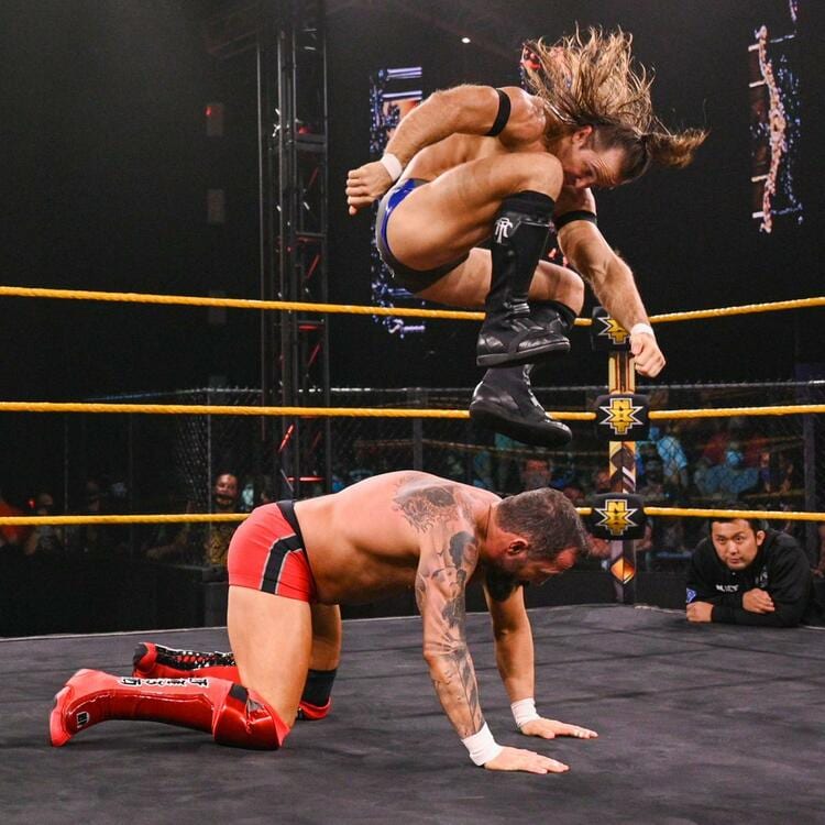 WWE マテル　エリート　鈴木秀樹　カスタムフィギュア 郵便局員が今やWWEに 異色のキャリアを歩み続ける41歳鈴木秀樹