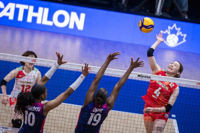 石川真佑（VNLフランス戦）©︎Volleyball World