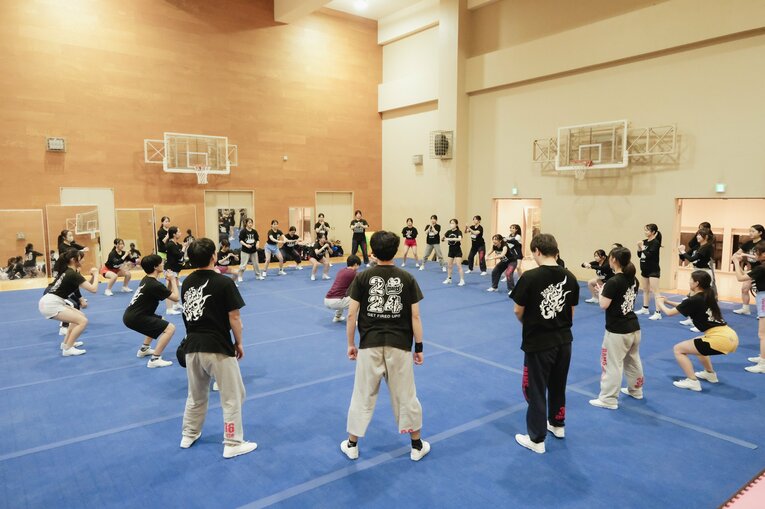 現在の東外大チアリーディング部の練習風景。部員は80人を超えるという　©Wataru Sato