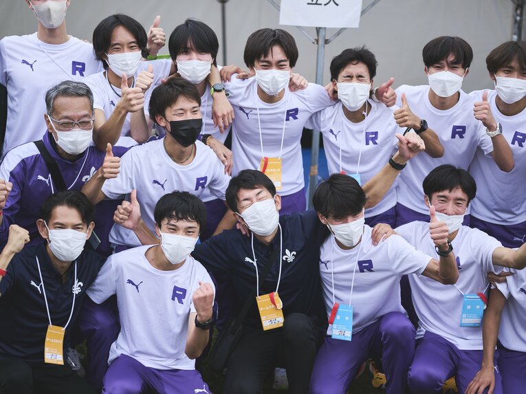 監督と立教大の選手たち　©Yuki Suenaga