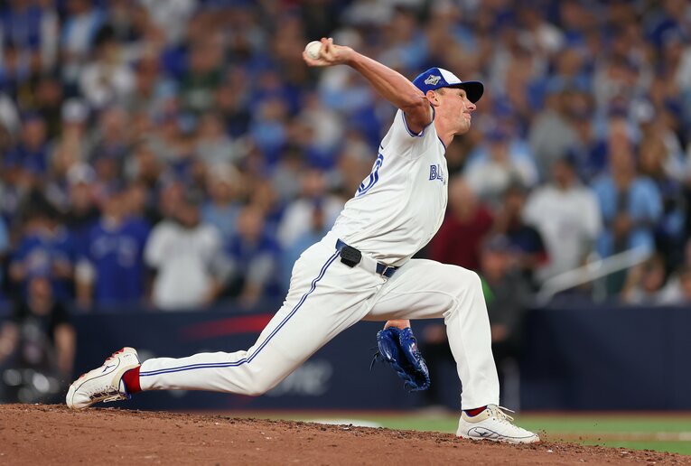 ブルージェイズの救援として登板したバジットの帽子には白い「51」の数字が　©Getty Images