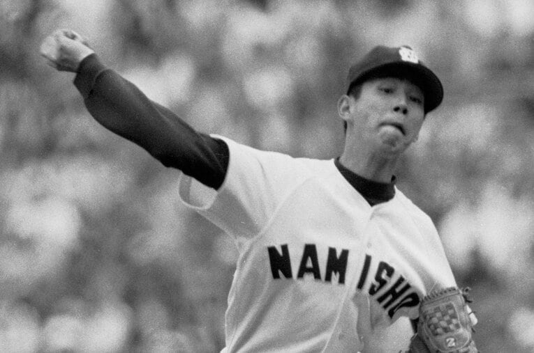 箕島と浪商が名勝負を繰り広げた1979年センバツ決勝戦。浪商のエース牛島は力投するが、箕島の四番・北野にまさかの大記録を許す ／ photograph by AFLO