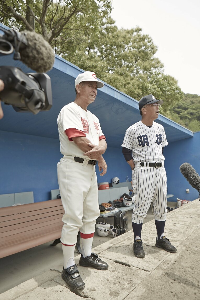 馬淵監督と智弁和歌山・高嶋仁前監督　©BUNGEISHUNJU