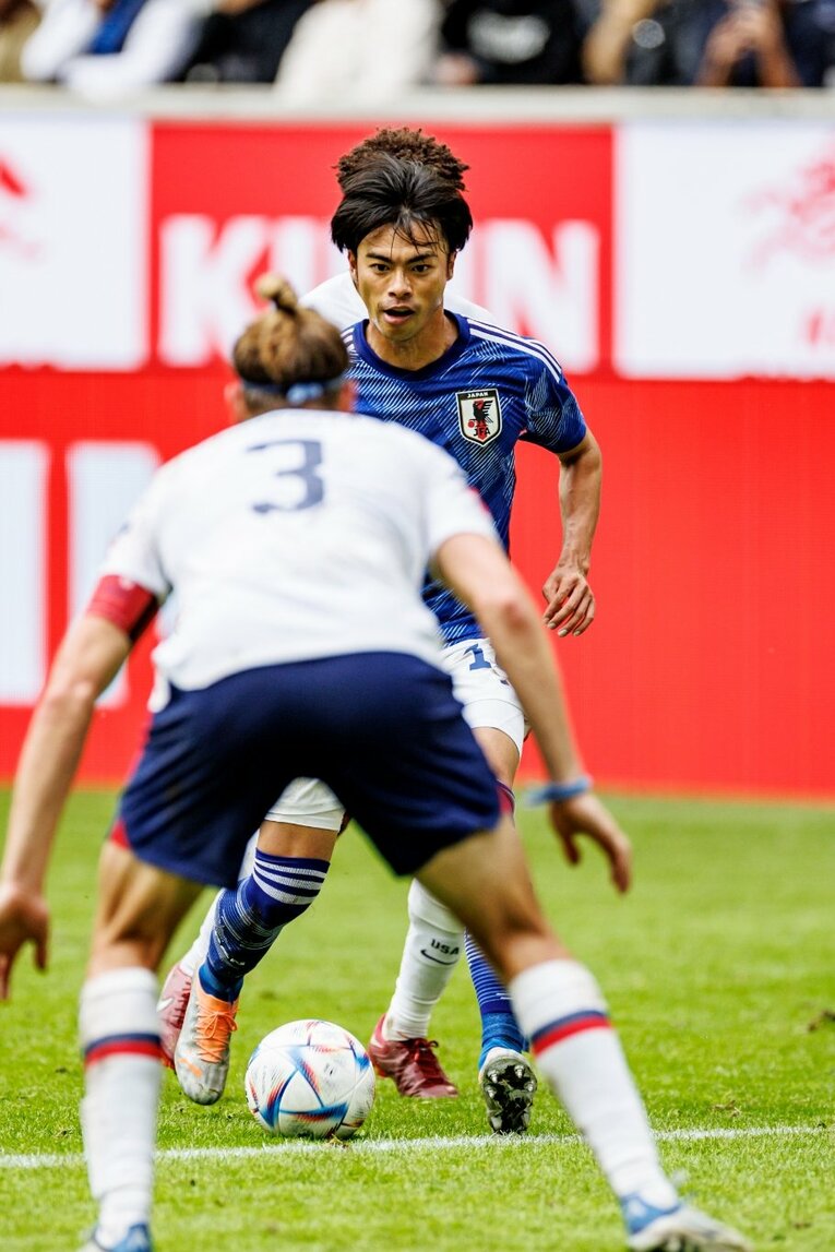 三笘薫のゴール連続写真（1／8）　©Kiichi Matsumoto