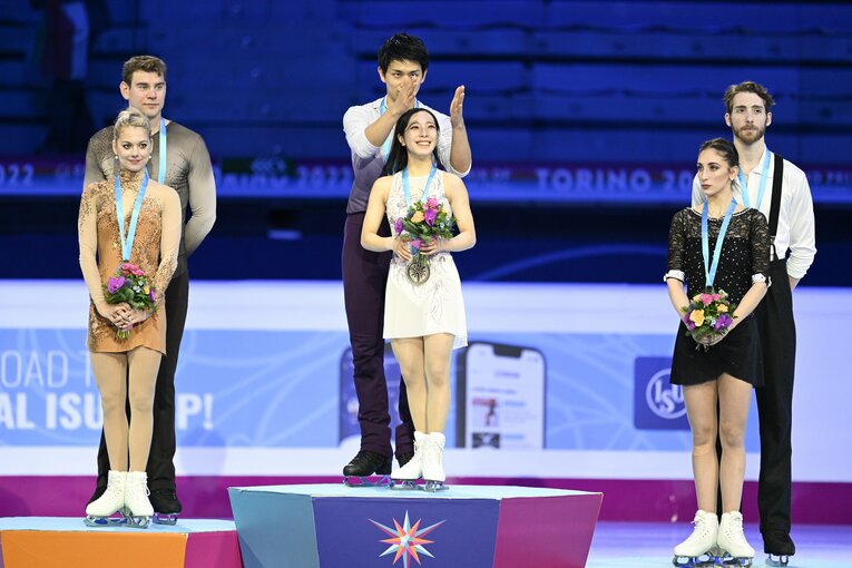 表彰式で、木原がカメラの方向を指示　©Asami Enomoto