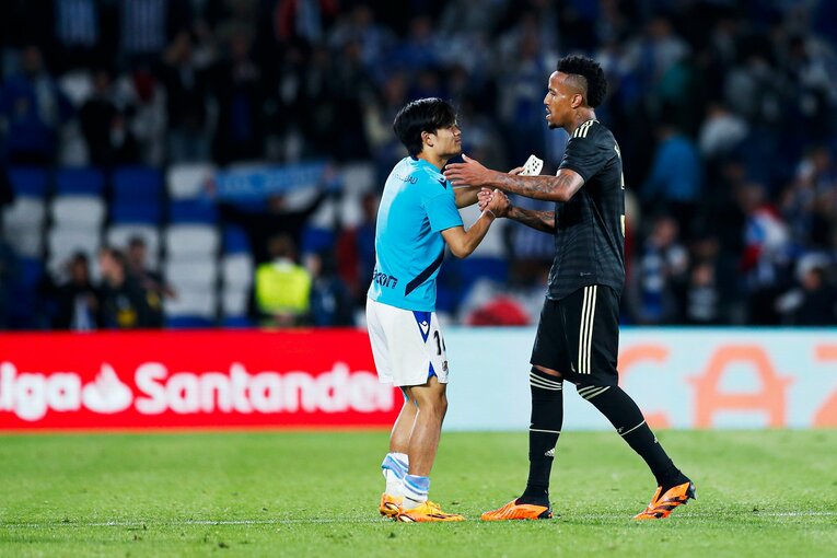 「久保建英がスペイン紙の一面に！」子供サポ「タケが決めるよ」予言通りマドリーを圧倒“ソシエダの熱狂”は翌日も…カメラマンは見た(42)