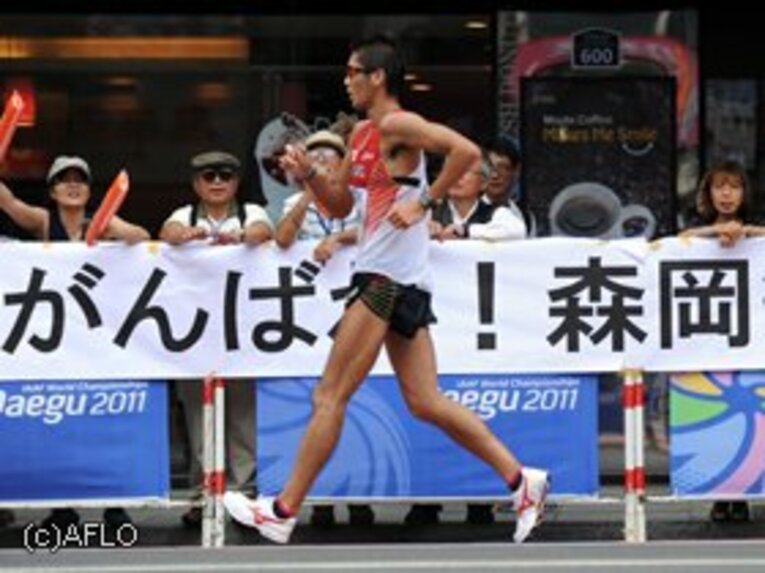 KOICHIRO MORIOKA
1985年4月2日、長崎県生まれ。'05年の日本選手権20kmで初優勝を飾ると以降、日本代表の常連に。昨夏のテグ世界選手権50kmでは日本勢最高タイとなる6位入賞を果たし、ロンドンへの切符を手にした。山崎は順大の先輩になる。自己ベストは3時間44分45秒。183cm、65kg。