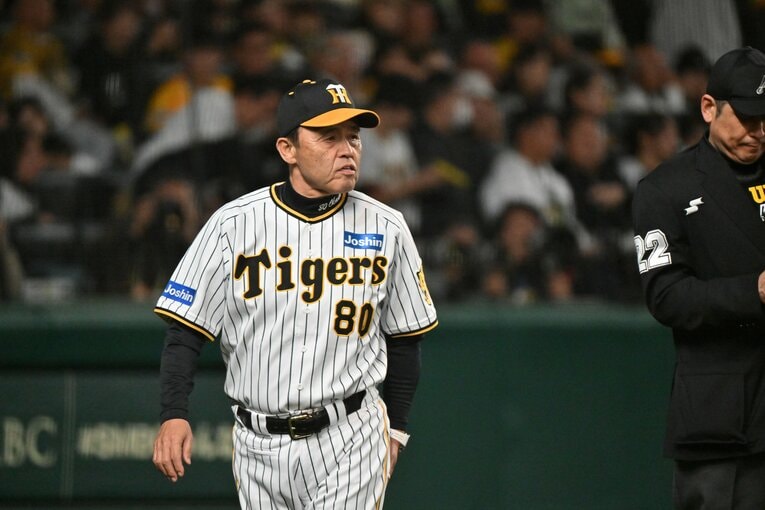 かつての「アライバ」同様、主力選手の守備位置を固定した岡田監督　©Hideki Sugiyama