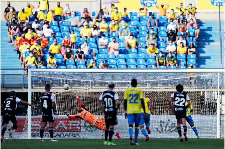 〈激写〉岡崎慎司35歳、スペイン2部から日本代表の救世主になれるか 「すごい良いヤツだよ」新天地でも愛される“侍魂”(21)