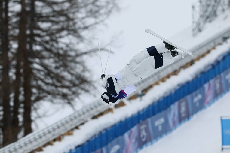 堀島の滑りを連続写真で　©Kaoru Watanabe/JMPA