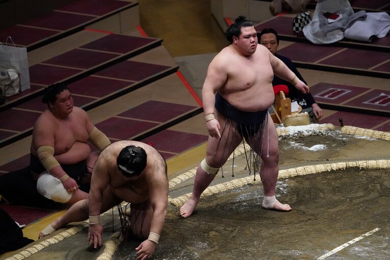 2021年初場所、阿武咲が押し倒しで高安を下す　 ©︎JMPA