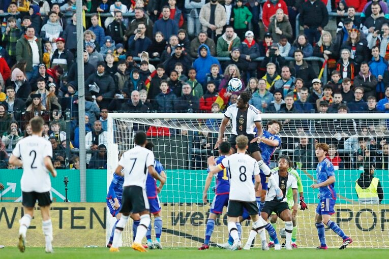 「CLやELに出ているドイツ有望株のフィジカルに負けず…」パリ世代日本代表を撮って感じた“肉体とハートの充実ぶり”(51)