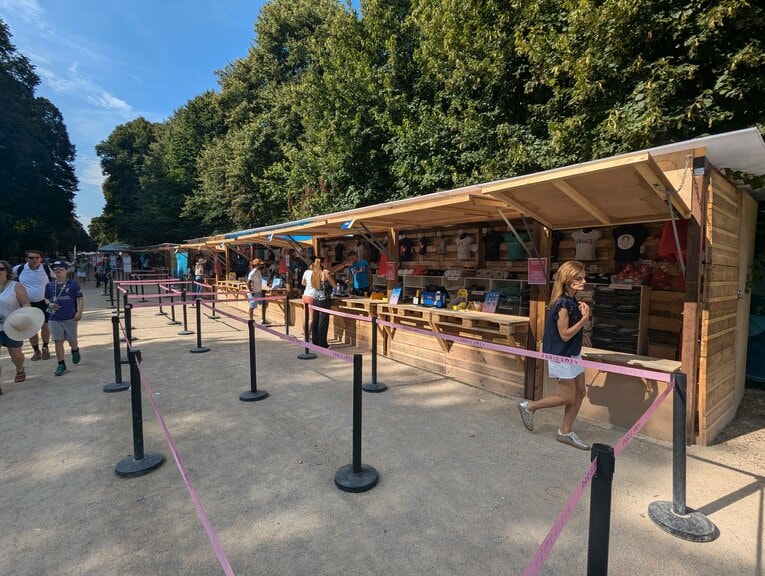 会場近くの売店　©Yu Saito