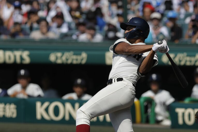 夏の甲子園1回戦の興南戦、代打でヒットを放ったラマル　 ©Shigeki Yamamoto