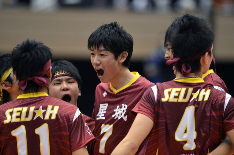 星城高校時代は1年生の頃からレギュラーとして活躍した石川祐希。当時の経験はバレーボール人生の大きな糧となっている ／ photograph by Jun Tsukida/AFLO SPORT