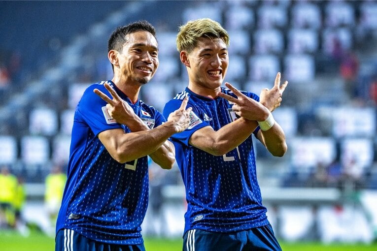 2019年のアジア杯、長友佑都と堂安律　©Takuya Sugiyama