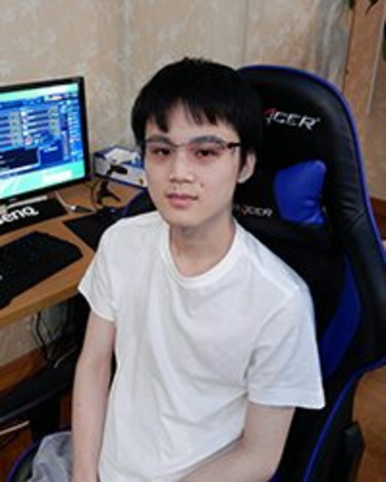 Astarore　21歳　東京都生まれ。