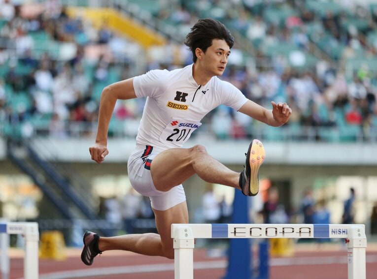 静岡国際の400ｍハードルは48秒96のタイムで2位　©JIJI PRESS