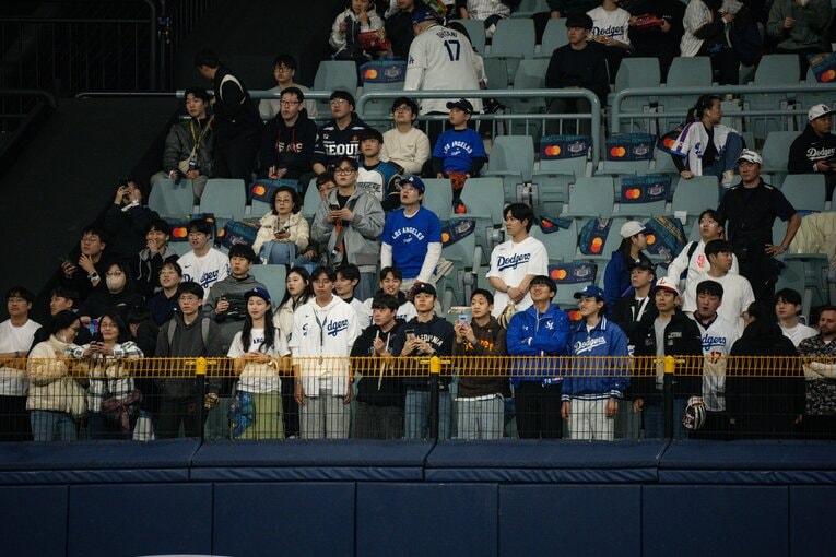 スタジアムに駆けつけたファン　©Nanae Suzuki