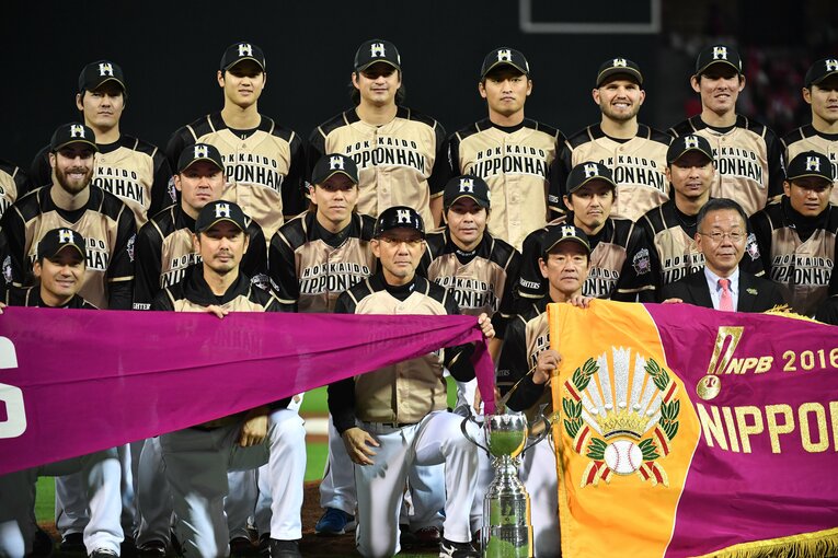 栗山監督、白井一幸コーチ、吉井理人コーチらの姿も（2016年10年ぶりの日本一）　©︎Hideki Sugiyama