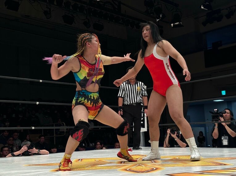 3月、マーベラスの暁千華との対戦