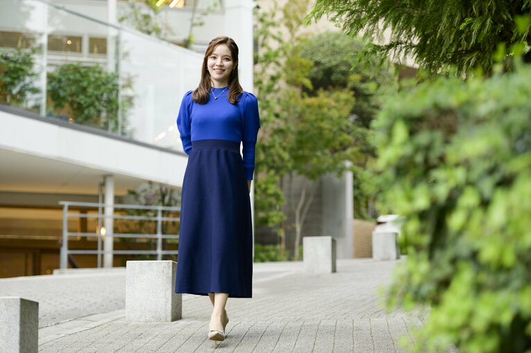 三宅絹紗アナ　©Hirofumi Kamaya