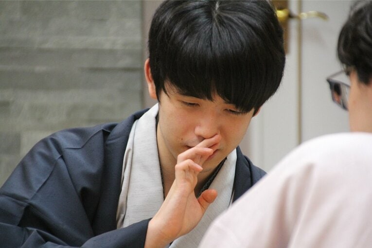 カド番に立たされた藤井八冠。悔しさと、気品ある振る舞い（全14枚中の14枚目）©NumberWeb