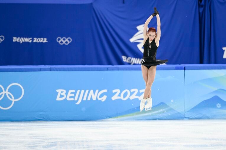 「泣いてる場合じゃない」新女王・坂本花織と中野コーチが守った“フィギュアの品格” 「20年前のスケート」発言のタラソワへ伝えたいこと(51)