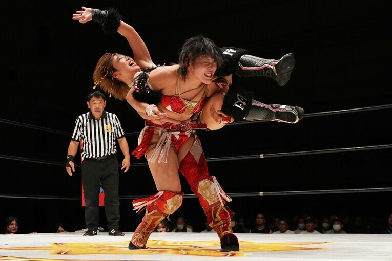 林下詩美vs.桜井麻衣　©Essei Hara