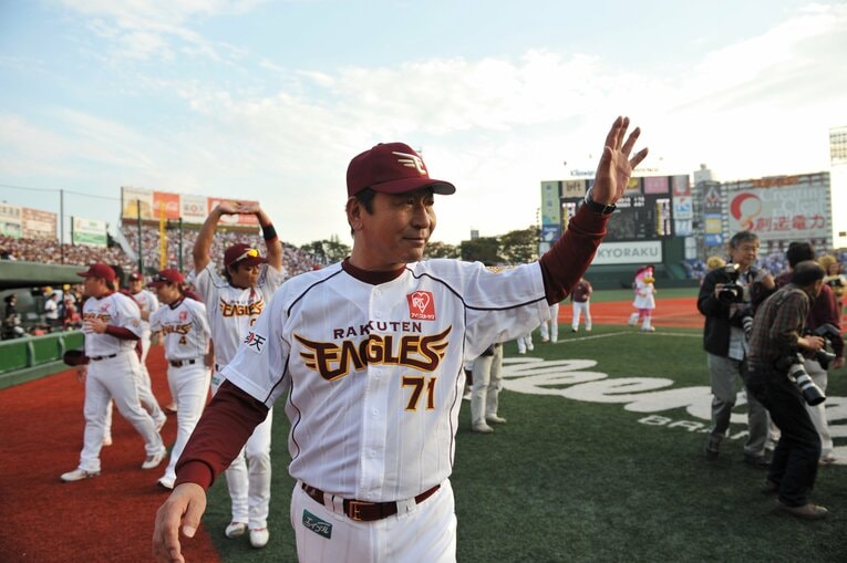 楽天コーチ時代の佐藤義則　©︎Hideki Sugiyama