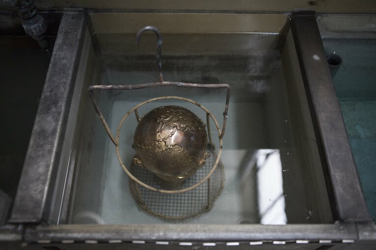 W杯トロフィー「門外不出の製造過程」を特別に撮った…4代目女性社長いわく「情熱が工房の隅々にまで息づいています」(18)