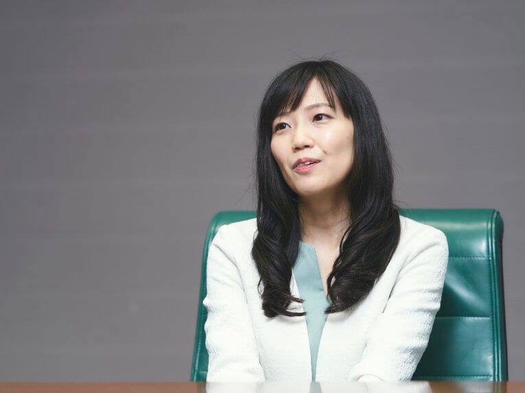 サッカー好きで知られる渡部愛女流三段　©Yuki Suenaga