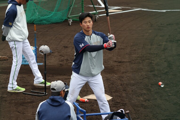 目下はバッティング強化に力を入れる。体重は高校時代から8キロ増　©Fumi Sawai