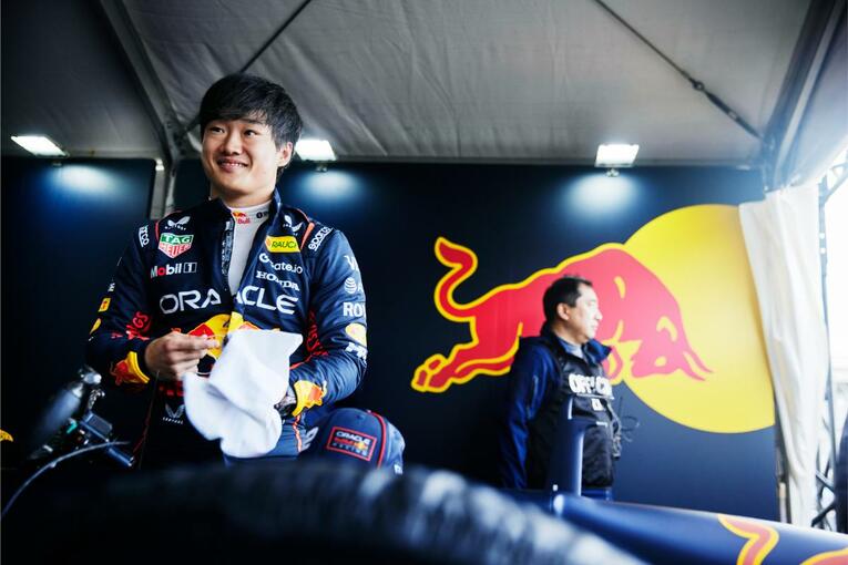 角田とレッドブルが東京・お台場で派手にデモランした『Red Bull Showrun x Powered by Honda』の模様　©Getty Images / Red Bull Content Pool