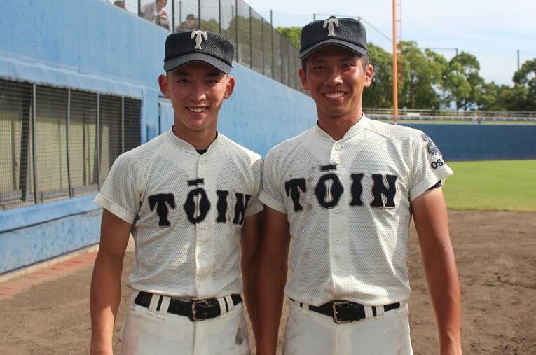 大阪桐蔭の三遊間コンビを組む伊藤櫂人（右）と鈴木塁。小学校時代から対戦経験があり、共に切磋琢磨してきた。 ／ photograph by Fumi Sawai