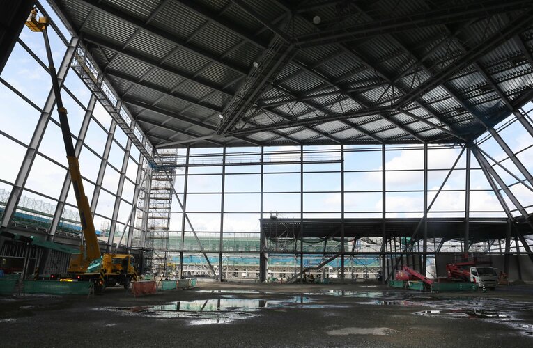 2015年、建設段階のファーム施設「ＨＡＷＫＳベースボールパーク筑後」（屋内練習場）　©JIJI PRESS