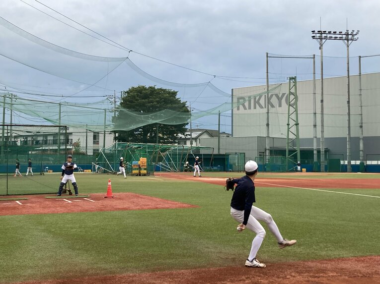 投球練習中の沖政宗（立教大2年）　©Number Web