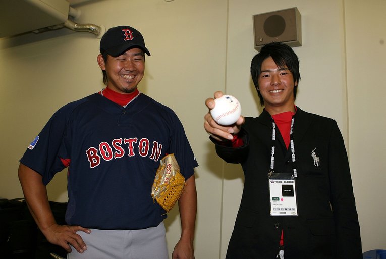 東京ドームで行われたMLB開幕戦、レッドソックス時代の松坂大輔と（2008年）©︎Getty Images