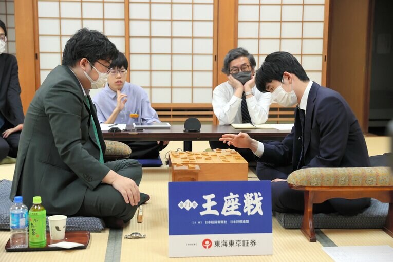村田－藤井の王座戦挑戦者決定トーナメント　©Asahi Shimbun