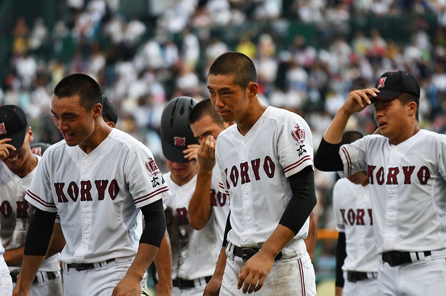 中村奨成が最後に空を見上げた理由。広陵の全員野球を象徴する一場面。<Number Web> photograph by Hideki Sugiyama