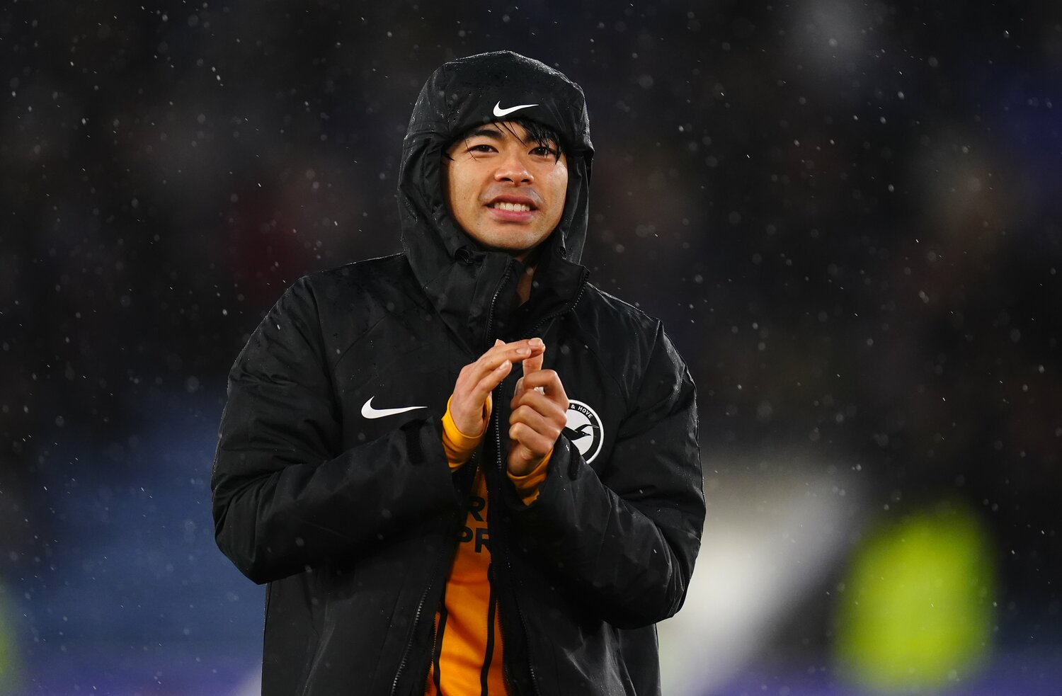 後半41分まで2点リードしていただけに痛恨のドローとなった。手を合わせてファンに“謝罪”【2枚目／全2枚】　©JIJI PRESS