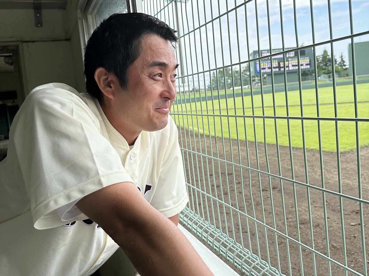 昨夏の光景。自身が指導する盛岡第一の勝利に目を潤ませる國保氏 ©Yuji Yanagawa