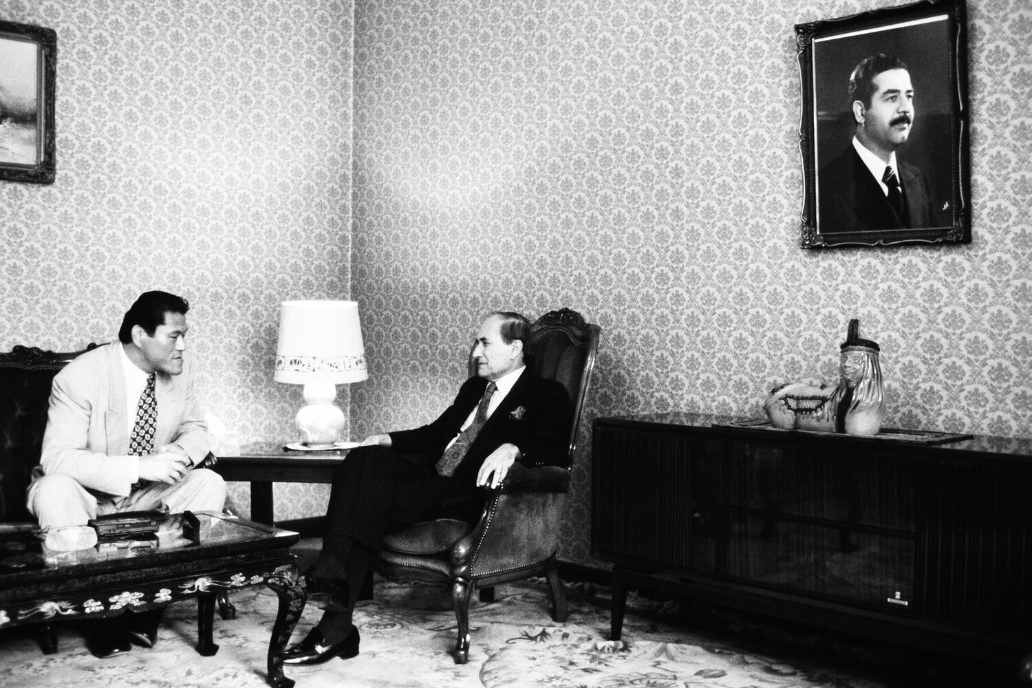 湾岸危機を受けて、猪木は中国でイラク大使と会談を持った