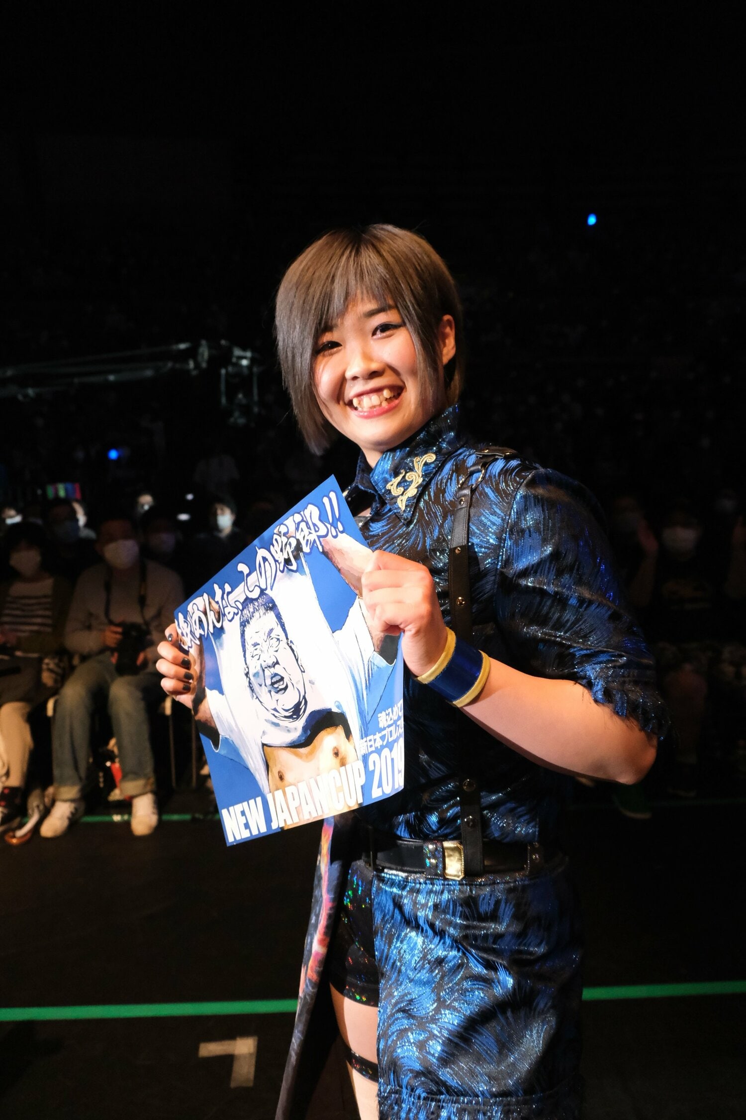 MIRAIはゲスト解説、永田裕志の応援ボードを持って入場、永田に手渡した。ファンとして会場で使っていたものだという